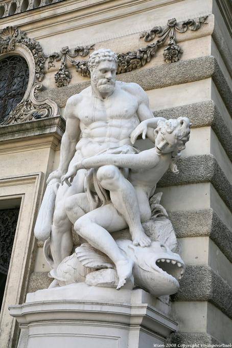 Michaeler Platz, links Statue Michaelertor - Wien - Österreich