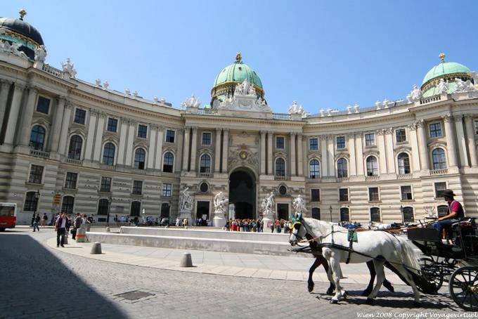 Michaeler Platz, Gesamtansicht Michaelertor - Wien - Österreich