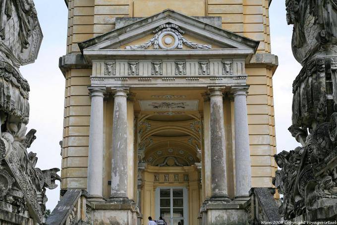 Monumentalen Eingang links Gloriette Schönbrunn - Wien - Österreich