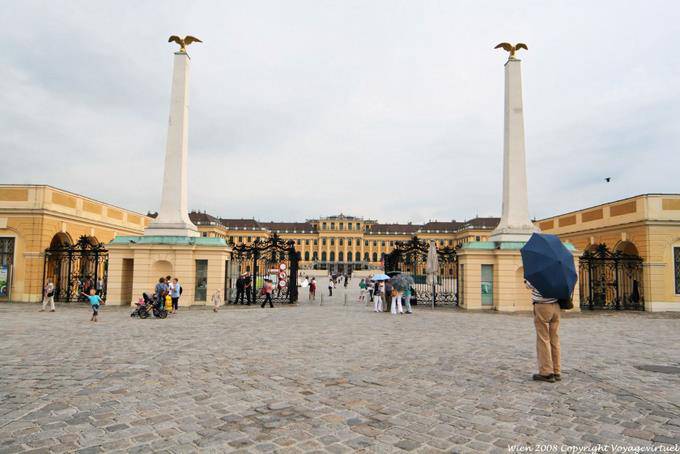 Schönbrunn Haupttor Außenansicht - Wien - Österreich
