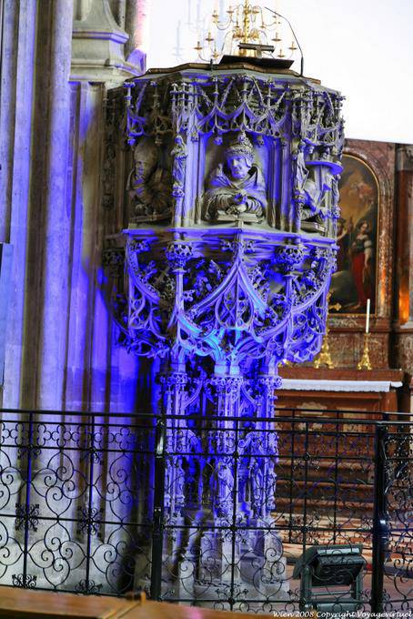 Stephansdom, Chair in Blue - Wien - Österreich