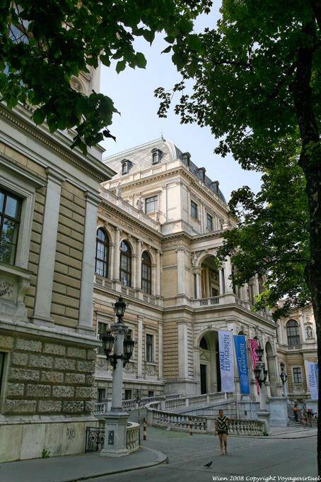 Universitas, Seitenansicht - Wien - Österreich