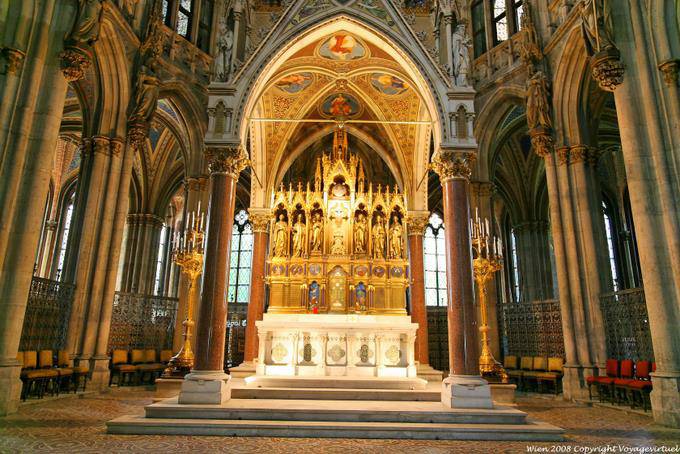 Votivkirche, der Altar Hauptaltar - Wien - Österreich