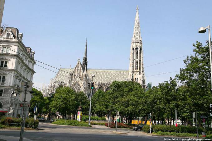 Votivkirche, von hinten gesehen - Wien - Österreich