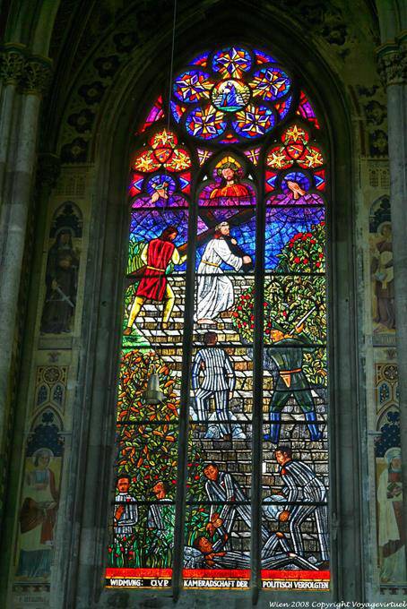 Votivkirche, Buntglas Kameradschaft der Politisch Verfolgten - Wien - Österreich