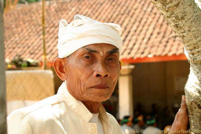 Bangli, Portrait eines Priesters - Bali