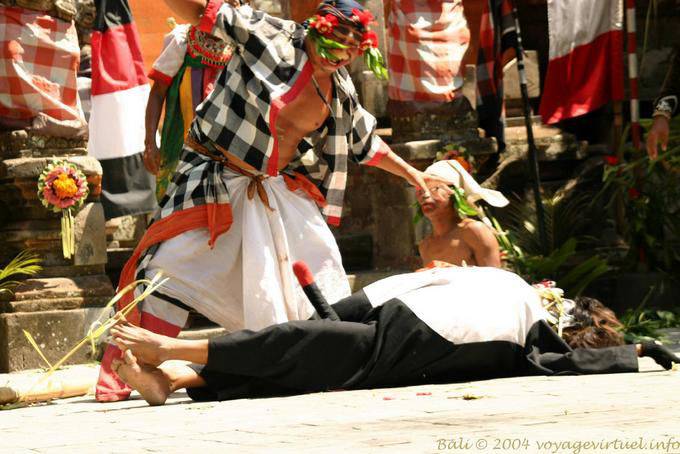 Szene Burleske, balinesischen Tanz Kriss - Bali