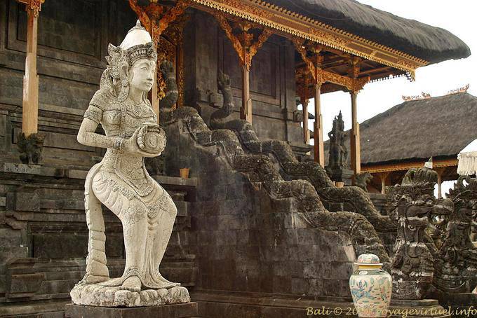 Ulun Danu Batur Lichtskulptur Batur - Bali