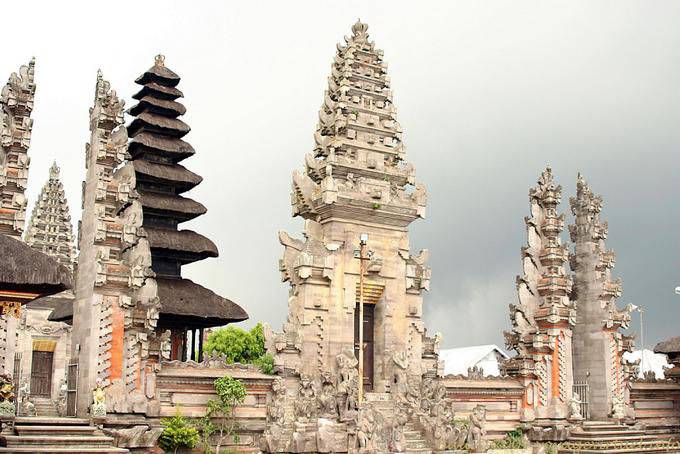 Eingang zum Tempel Ulun Danu Batur - Bali