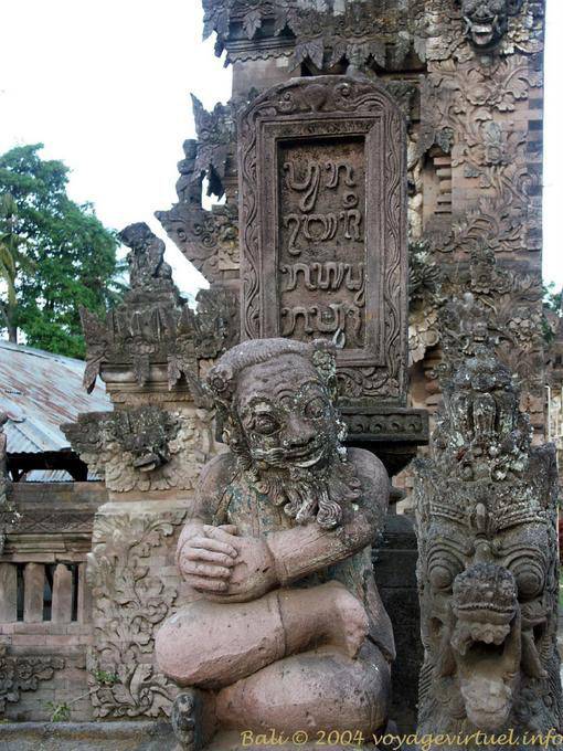 Gardien de pierre qui rigole, Sangsit, Bali Pura Beji 