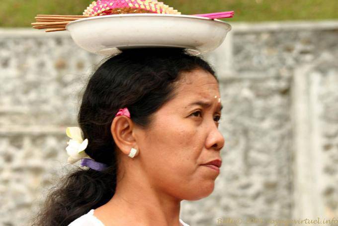 Mit auf dem Kopf, Pura Besakih - Bali
