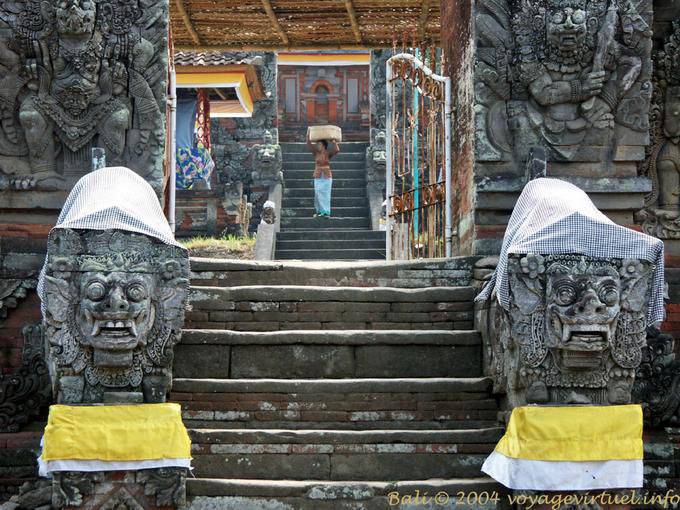 Gianyar Eingang zum Tempel - Bali