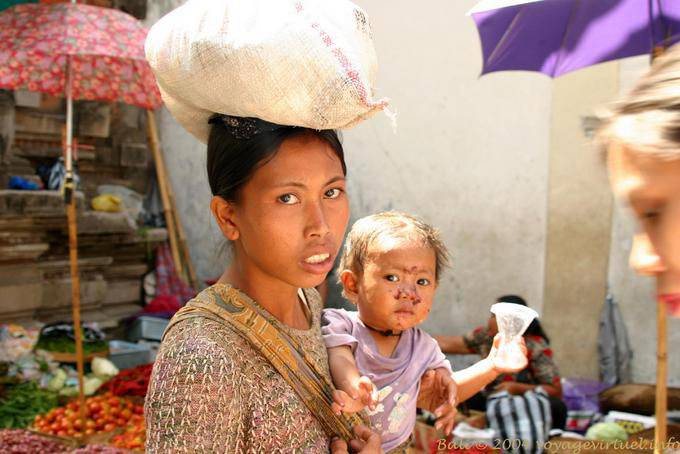 Frau und Kind beschmiert Gianyar - Bali