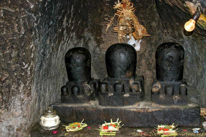 Die drei lingams Goa Gajah - Bali