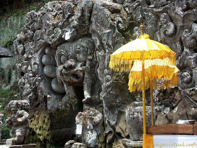 Eingang zum Keller der Elefant, Elefantenhöhle - Bali
