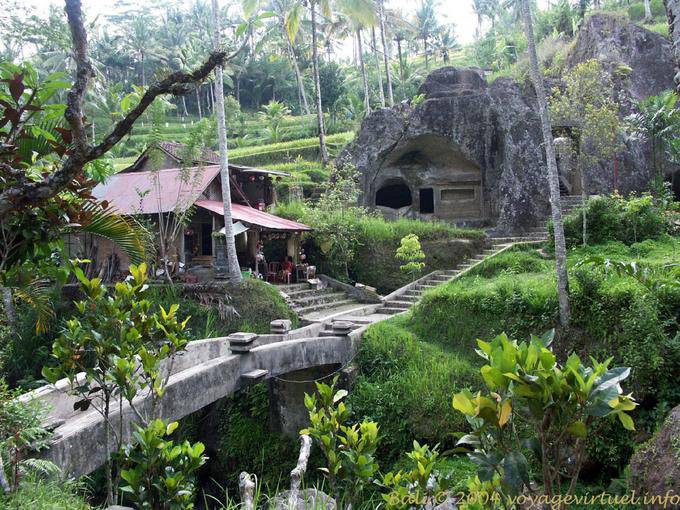 Entlang der Treppe zum Tempel Gunung Kawi - Bali