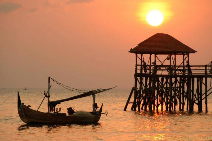 Sonnenuntergang am Strand in Jimbaran - Bali