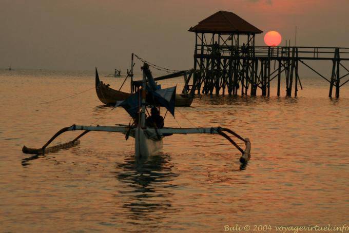 Rote Sonne auf, Jimbaran - Bali