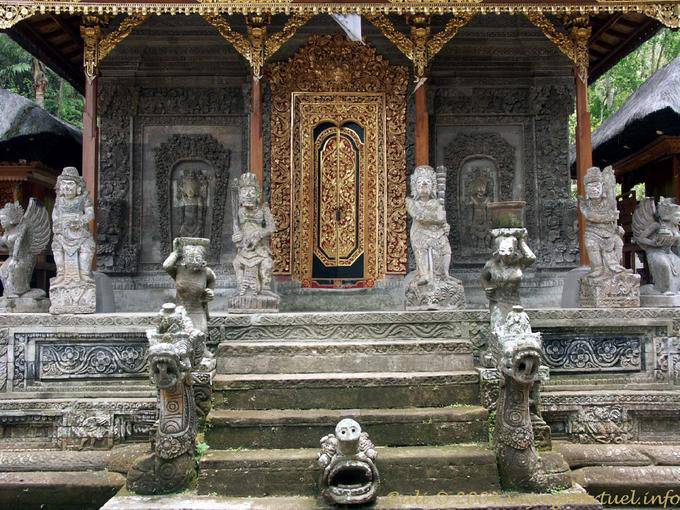 Fein gearbeitete Tempel Pura Kehen - Bali