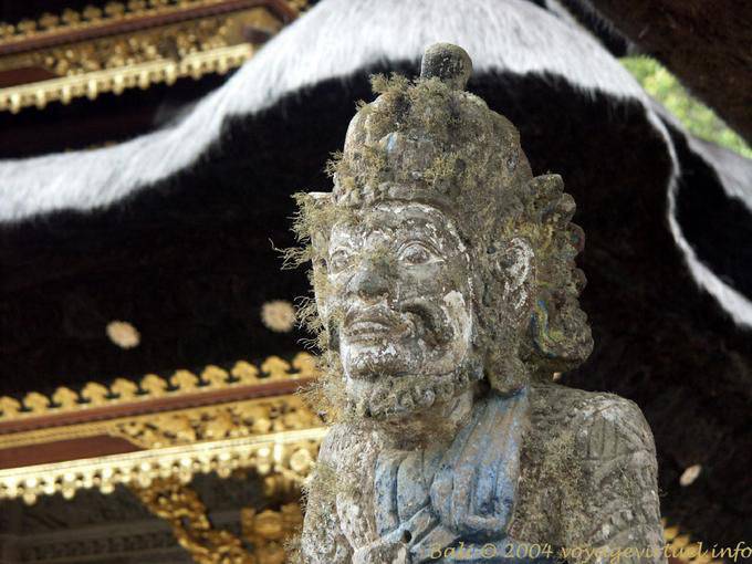 Vollschaum-Statue Kehen - Bali