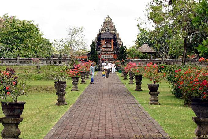 Ging zum Haupttempel, Mengwi Taman Ayun - Bali