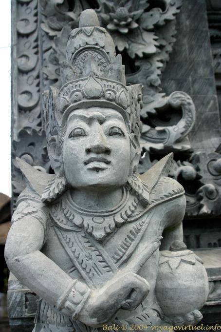 Statue qui court avec le doigt levé, Puncak Penulisan Bali 