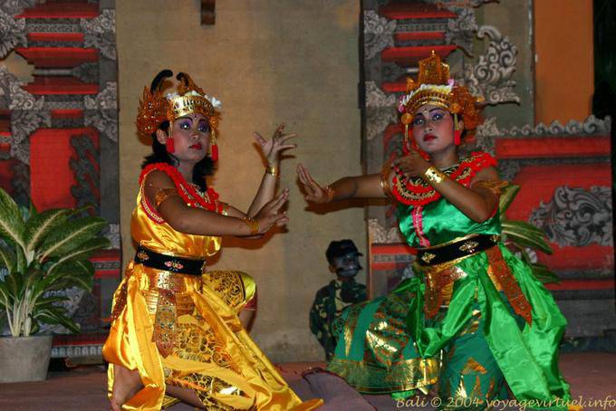 Knie, um den Rhythmus des Gamelan, tanzen Ramayana Nusa Dua - Bali