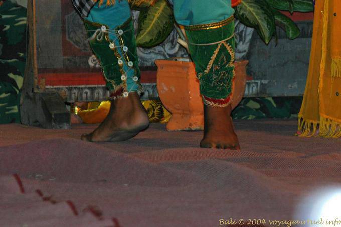 Füße des Tänzers Ramayana - Bali