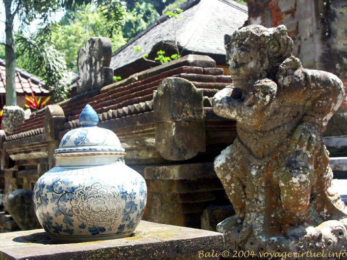 Kostbare Vase, Tirta Empul - Bali