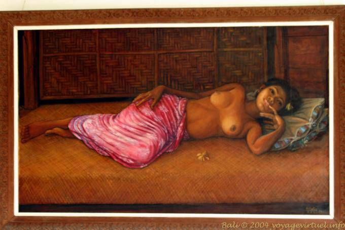 Frau liegen, Tisch, Ubud - Bali