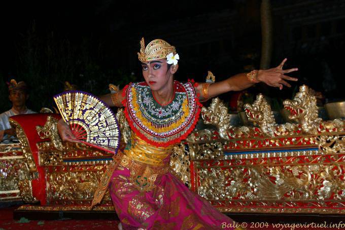 Prince Tänzerin mit Lüfter, Barong Tanz - Bali