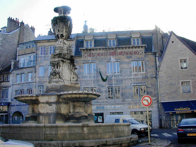 Brunnen des Marktplatzes oder der Revolution, Besançon - Frankreich