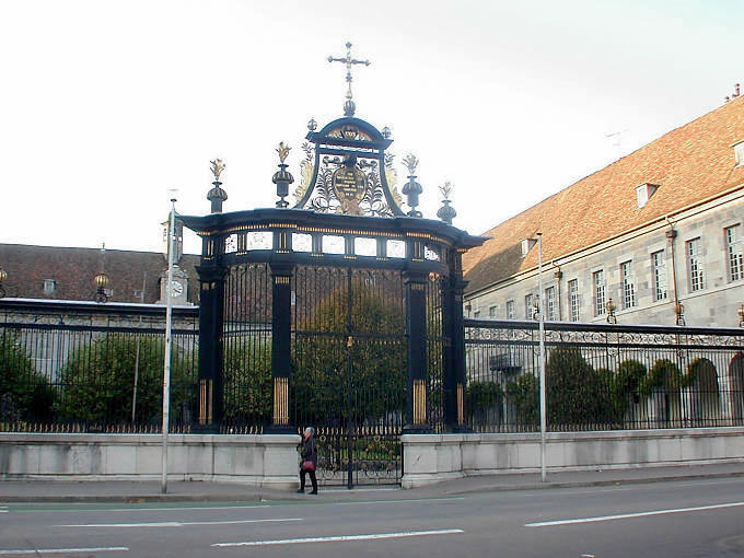 Besançon, Hôpital Saint Jacques, Hauptportal - Frankreich