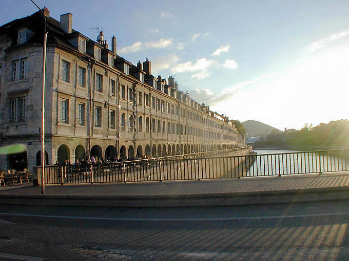 Besançon, dem Quai Vauban von Brücke Battant aus gesehen - Frankreich