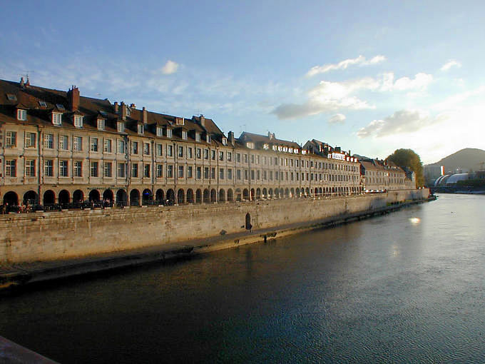 Besançon, Panorama auf die Quays - Frankreich