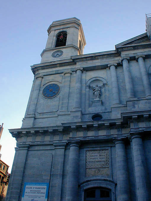 Besançon, vorne links an der Kirche der Madeleine - Frankreich