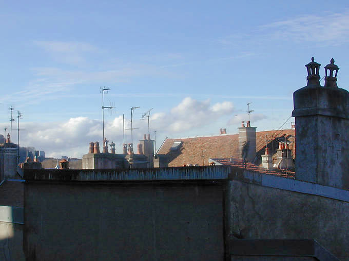 Besançon, mit Blick auf die typischen Dächer - Frankreich