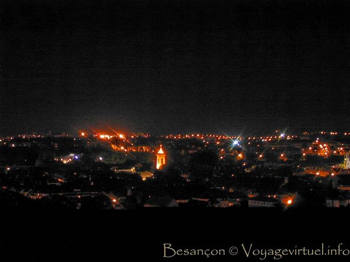 Besançon die Nacht - Frankreich