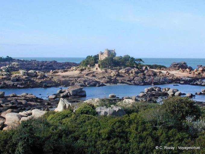 Der Kanal auf die Insel Costaérès Saint Guirec, Bretagne - Frankreich