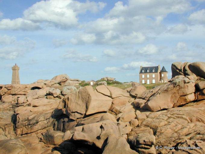 Castel Men Ruz Leuchtturm und Ploumanach, Bretagne - Frankreich