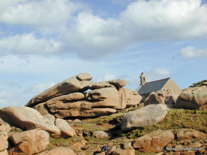 Landschaft der Côte de Granit Rose, um Ploumanac'h, Bretagne - Frankreich