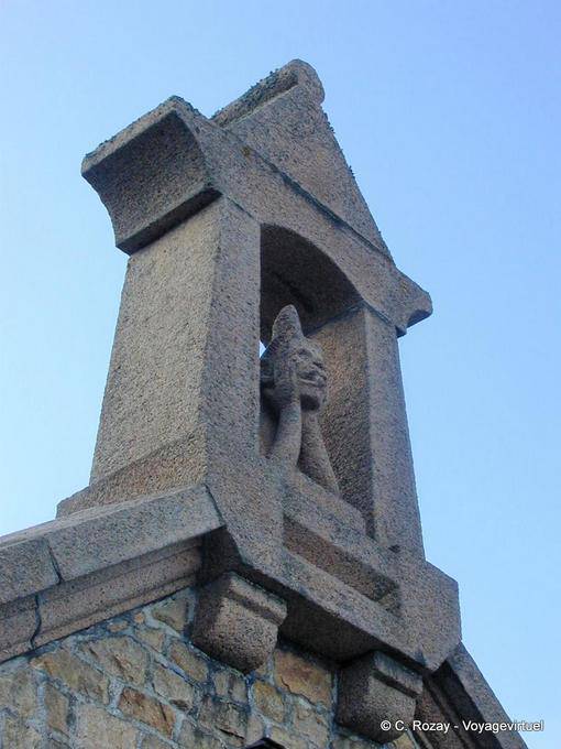 Granite Imp auf dem Haus mit Wasserspeiern, Douaniers Wege, Ploumanac'h, Bretagne - Frankreich