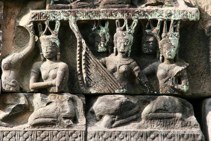 Geschnitzte Musiker, ein Fragment, Banteay Samre, Angkor, Kambodscha