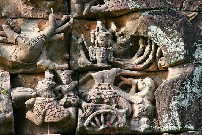 Konzentrieren Sie sich auf die Giebelskulpturen, Banteay Samré, Angkor, Kambodscha