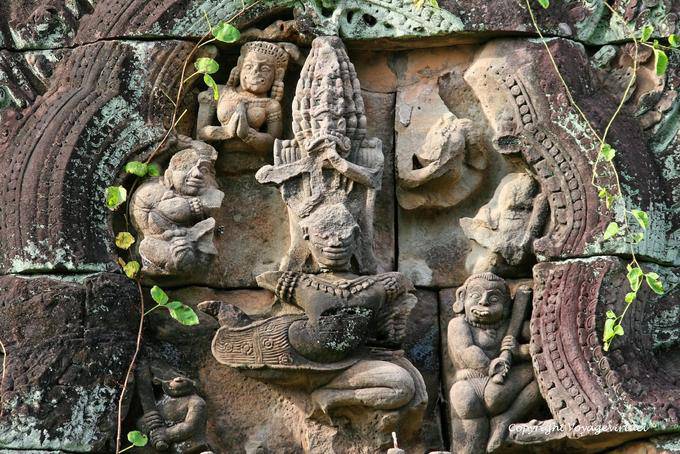 Skulpturen auf einem der Türme, Banteay Samré, Angkor, Kambodscha