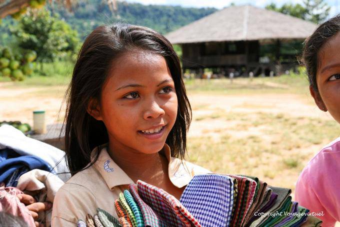Portrait einer jungen Verkäuferin zu Banteay Samre, Angkor, Kambodscha