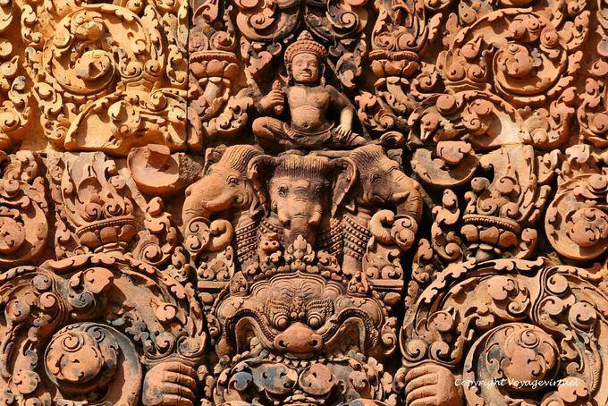 Nähern Sie sich die Details des Reliefs, Banteay Srei, Angkor, Kambodscha