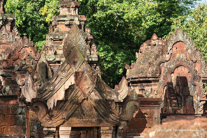 Architekturelementen des östlichen gopura, Banteay Srei, Angkor, Kambodscha