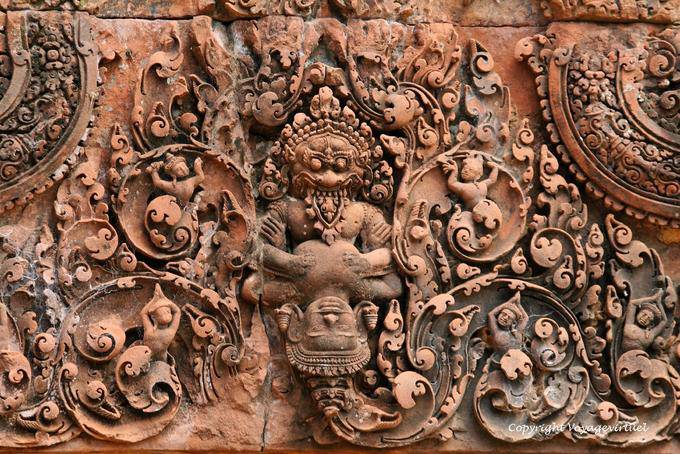 Vishnu zerrissenen Brust des Königs von Asuras, Banteay Srei, Angkor, Kambodscha