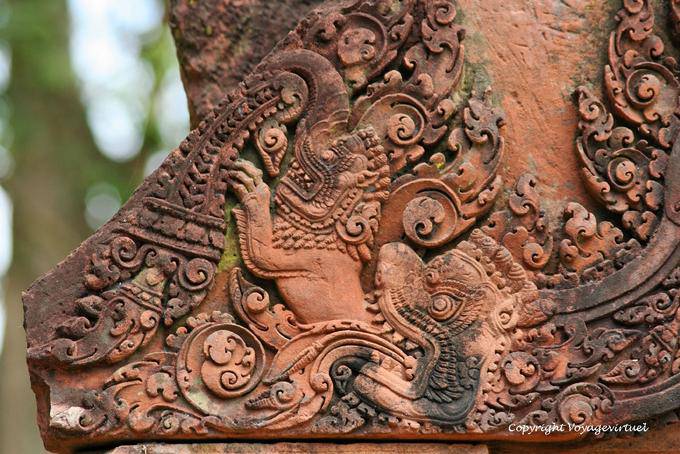 Kala Kirtimukha oder verschlingt einen Löwen Erleichterung, Banteay Srei, Angkor, Kambodscha